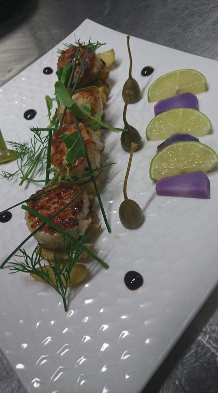 Plat noix de Saint-Jacques Beaujolais